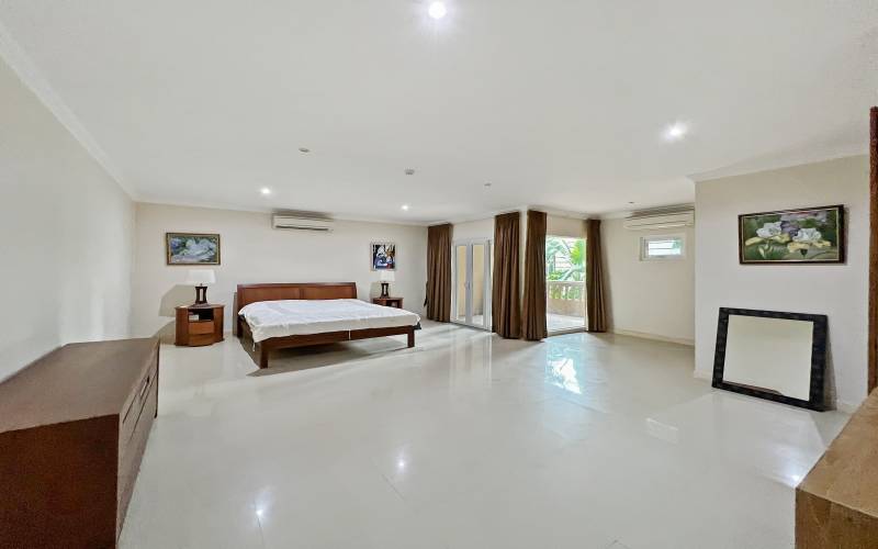 Very large condo for sale on Pratumnak, 2 bedroom condo for sale Pratumnak, Executive Residence 1 condo for sale, Property Excellence, Real Estate Pattaya