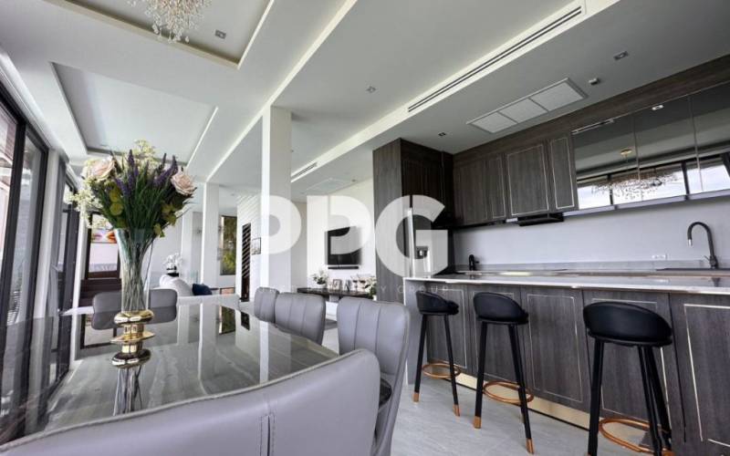 Phuket, 4 Bedrooms Bedrooms, ,5 BathroomsBathrooms,House,For Sale,2206