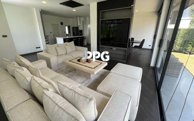 Phuket, 3 Bedrooms Bedrooms, ,3 BathroomsBathrooms,House,For Sale,2299