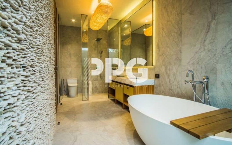 Phuket, 4 Bedrooms Bedrooms, ,4 BathroomsBathrooms,House,For Sale,2330