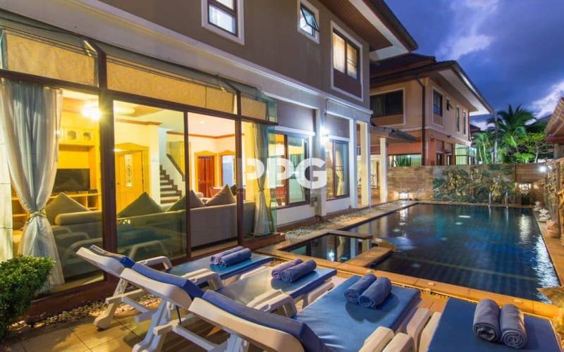 Phuket, 4 Bedrooms Bedrooms, ,3 BathroomsBathrooms,House,For Sale,2348