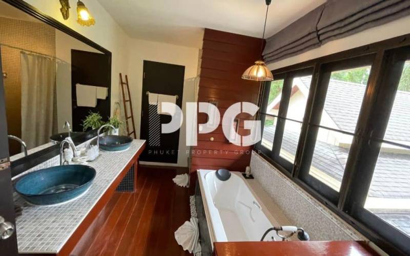 Phuket, 4 Bedrooms Bedrooms, ,5 BathroomsBathrooms,House,For Sale,2403