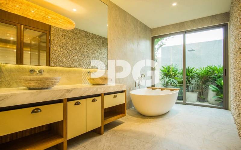 Phuket, 3 Bedrooms Bedrooms, ,3 BathroomsBathrooms,House,For Sale,2468