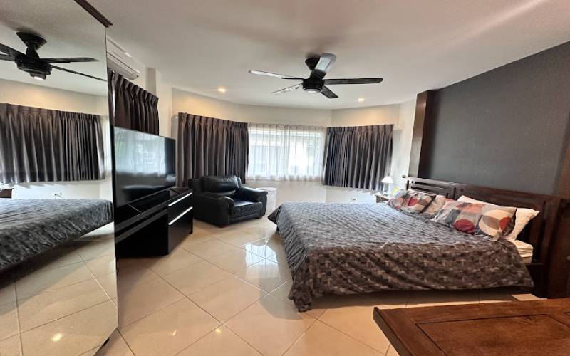 Pattaya, 4 Bedrooms Bedrooms, ,2 BathroomsBathrooms,House,For Sale,2658