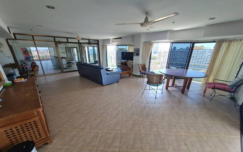 Pattaya, 3 Bedrooms Bedrooms, ,3 BathroomsBathrooms,Condo,For Sale,18,2711