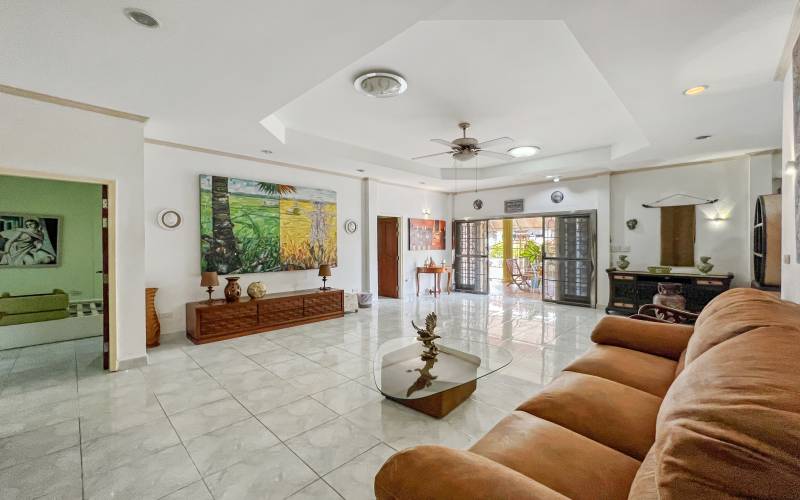 Pattaya, 3 Bedrooms Bedrooms, ,2 BathroomsBathrooms,House,For Sale,2748