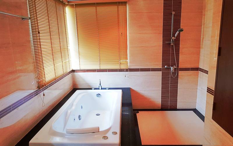 Large, 2-bedroom, condo, Jomtien, for sale, exclusive, beach