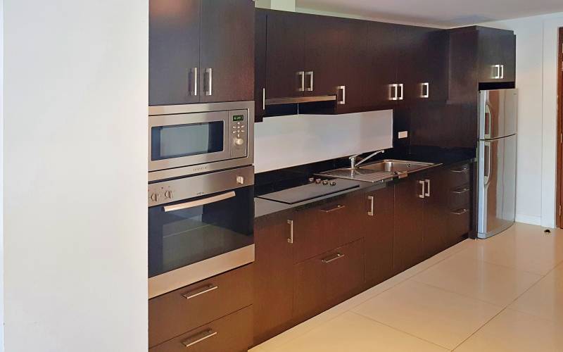 Large, 2-bedroom, condo, Jomtien, for sale, exclusive, beach