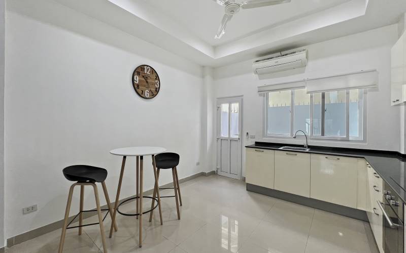 Townhouse, 4-bedroom, for rent, Jomtien, Thepprasit Road, Sukhumvit Road