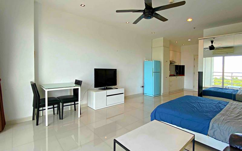 Mid-floor, studio unit, for rent, ocean view, View Talay 5D, Jomtien, ocean view