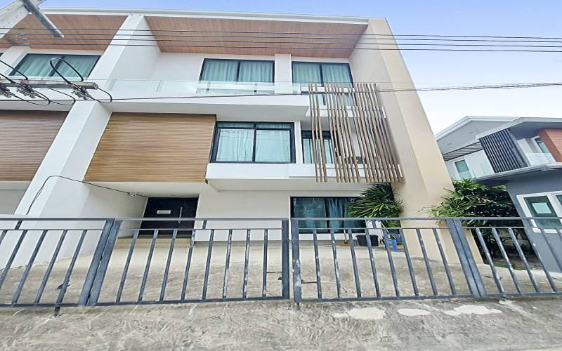 Chonburi, 4 Bedrooms Bedrooms, ,6 BathroomsBathrooms,House,For Sale,1811