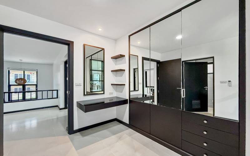 Pattaya, 4 Bedrooms Bedrooms, ,5 BathroomsBathrooms,House,For Sale,2807
