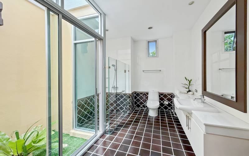 Pattaya, 4 Bedrooms Bedrooms, 0 ,4 BathroomsBathrooms,House,For Sale,0,2850